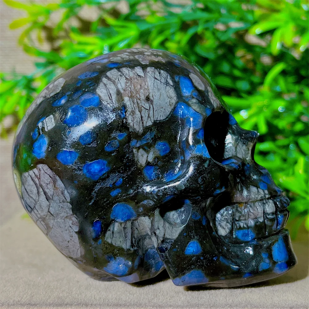 Crystal Natural Que Sera Glaucophane Skull Carving Craft Cranium Healing Stone Quarzo Minerali Decorazione Spirituale Della Casa