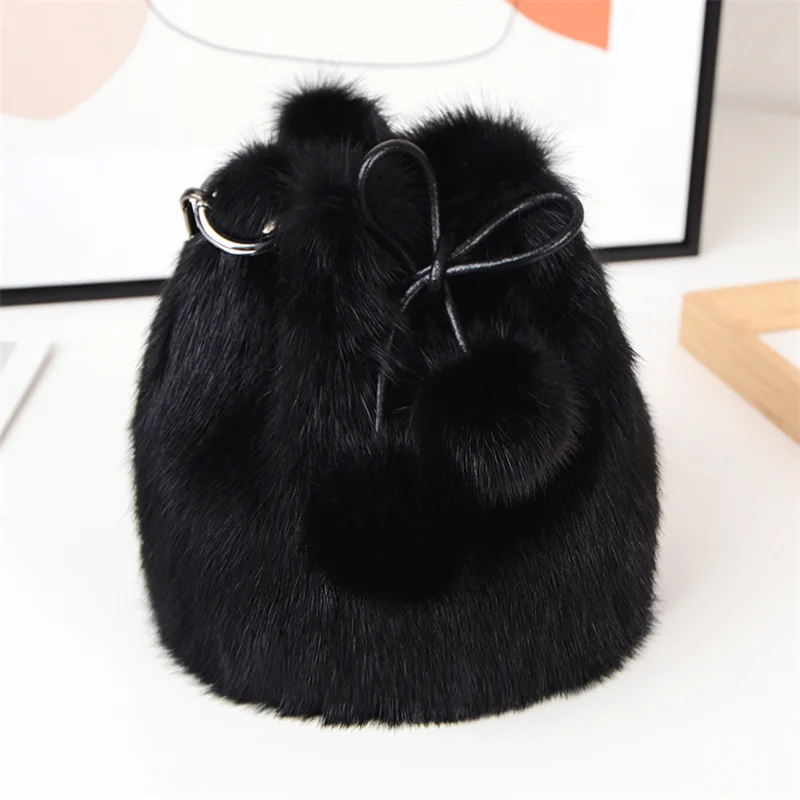 2023 New Winter Mink Fur Handbag Women's Bucket Shoulder Bag Real Mink Fur Underarm Bag Designer Furry Fur Handbag For Women