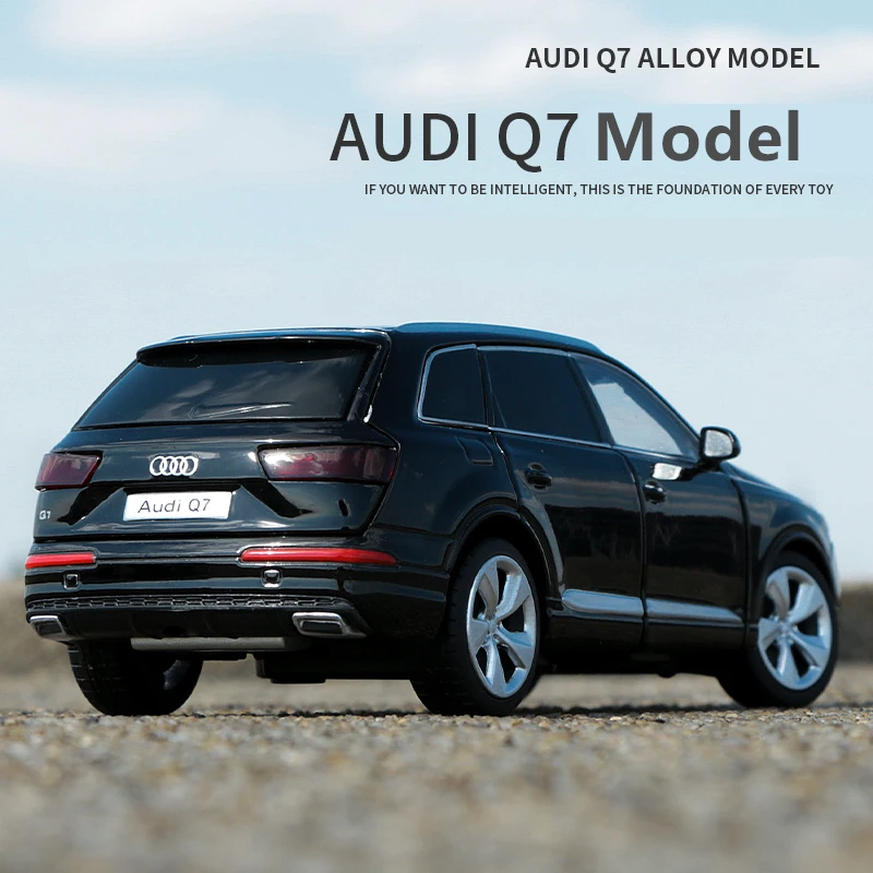 1:32 Audi Q7 SUV Alloy Diecast Car with Sound and Light - Children's Toy Gift