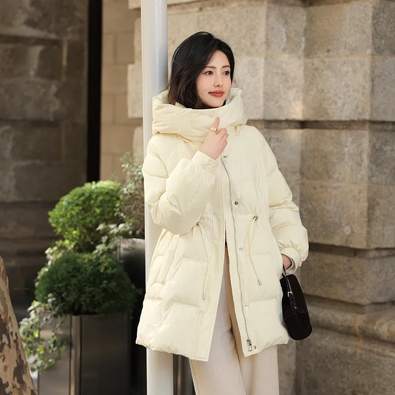 Рисунок 4 - Женский короткий пуховик средней длины