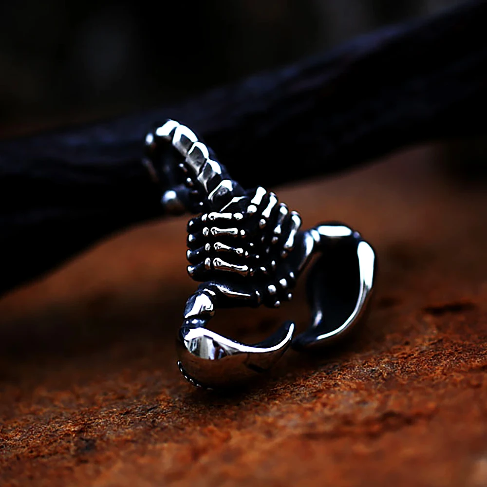 Gotico stile retrò in acciaio al titanio scorpione collana pendente da uomo anim