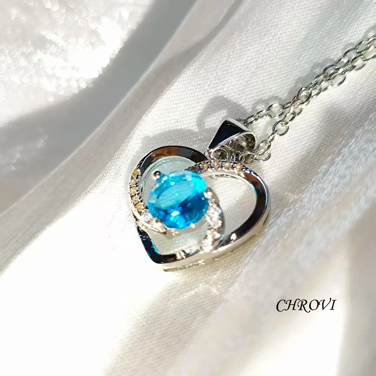 블루 크리스탈 지르코니아가 세팅된 달콤한 하트 목걸이, 여성을 위한 완벽한 생일 선물.
