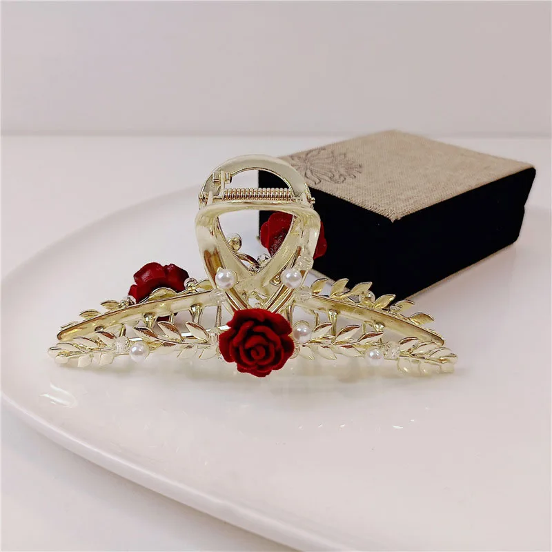 

Fashion Fine Pearl Crown Hair Claw Clip Woman Elegant Rose Flower Hairpins Shark Clips Girl Crab Claw Barrette Hair Accessories