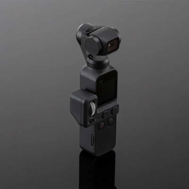 Contrôleur sans fil pour DJI Osmo Pocket 1 & 2 en action, fixé à la caméra, idéal pour la prise de vue panoramique.