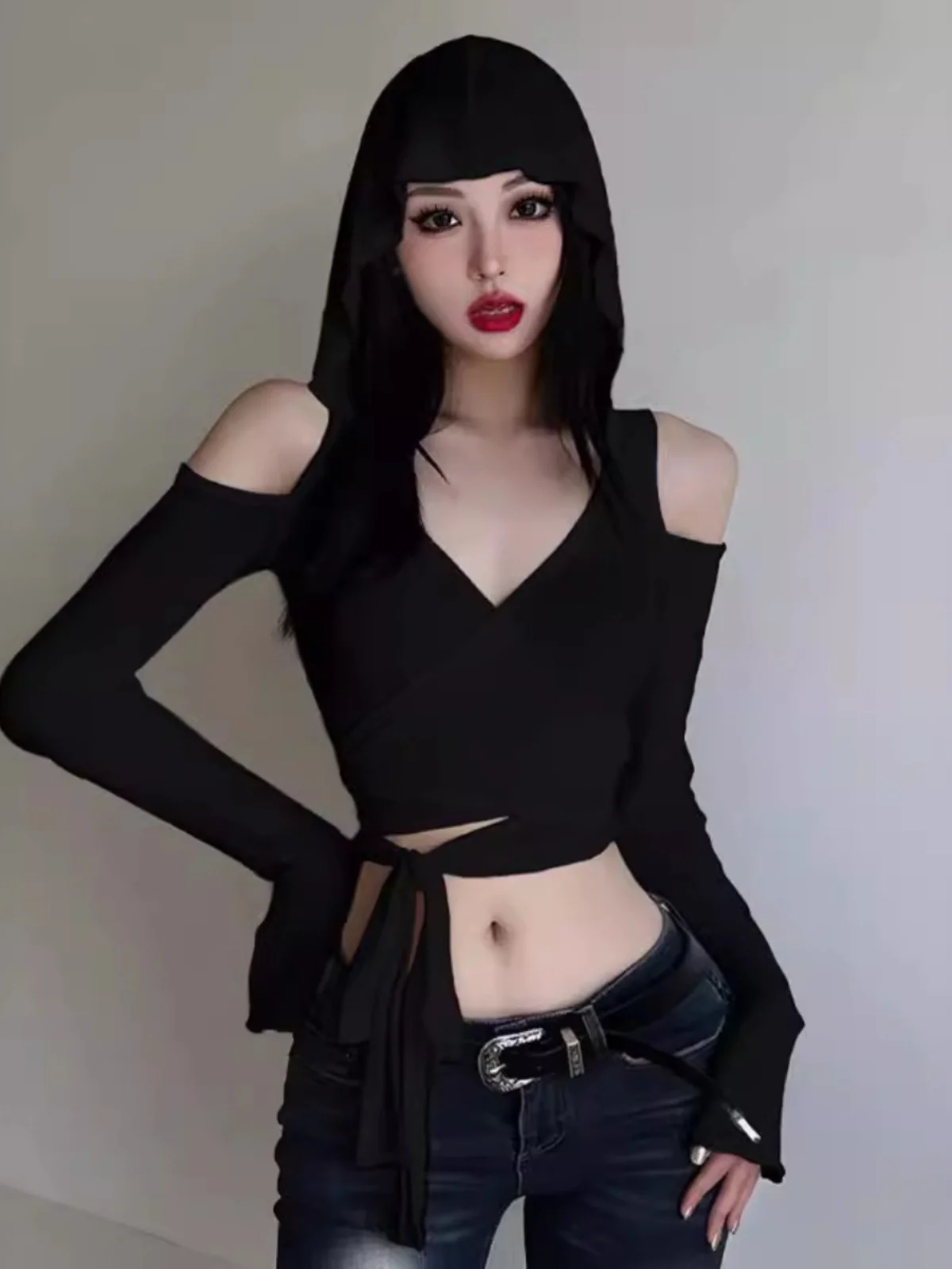 

Сексуальный облегающий топ с капюшоном