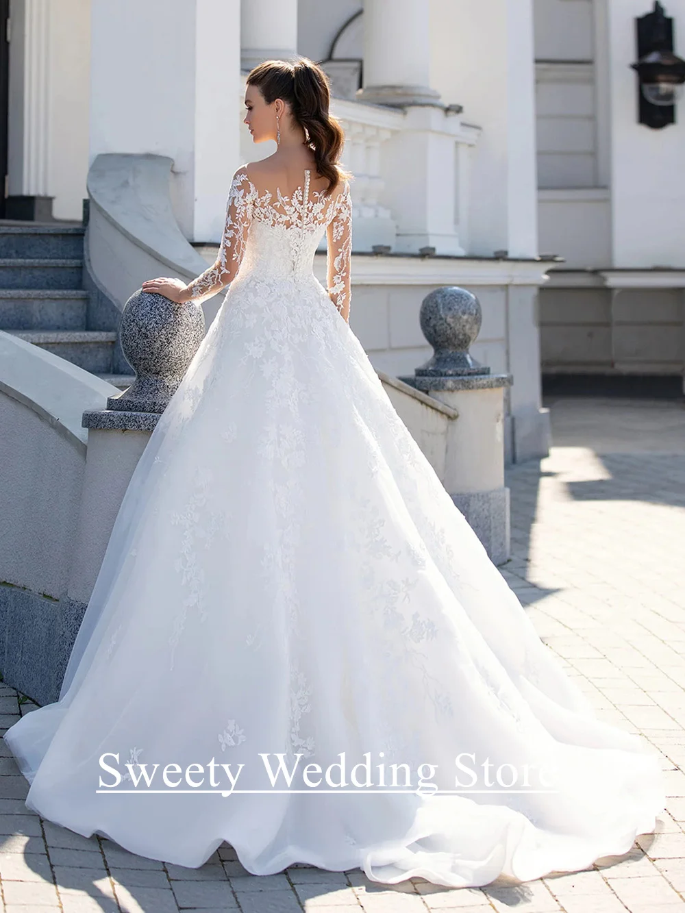 Classic Wedding Dress for Woman Bride Sheer Scoop Neck Long Sleeves Applique Tulle A Line Bride Dresses Bridal Gown