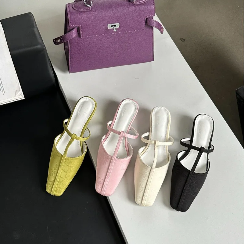 

Туфли на высоком каблуке, женские тапочки, мягкие блестящие туфли с низким носком, женские комфортные туфли, квадратные осенние римские тканевые резиновые скандалы R, 2024