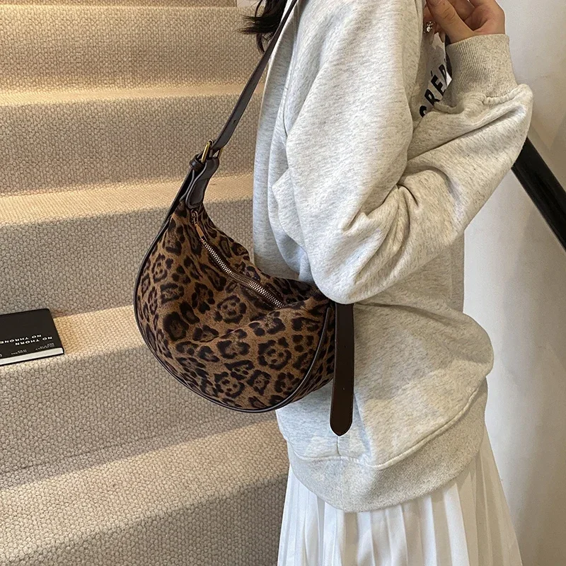 New Simple Leopard Print Zipper Nylon Youth Crossbody Bags 2025 High Quality Large Capacity Casual Commute Shoulder Bags - Image 3