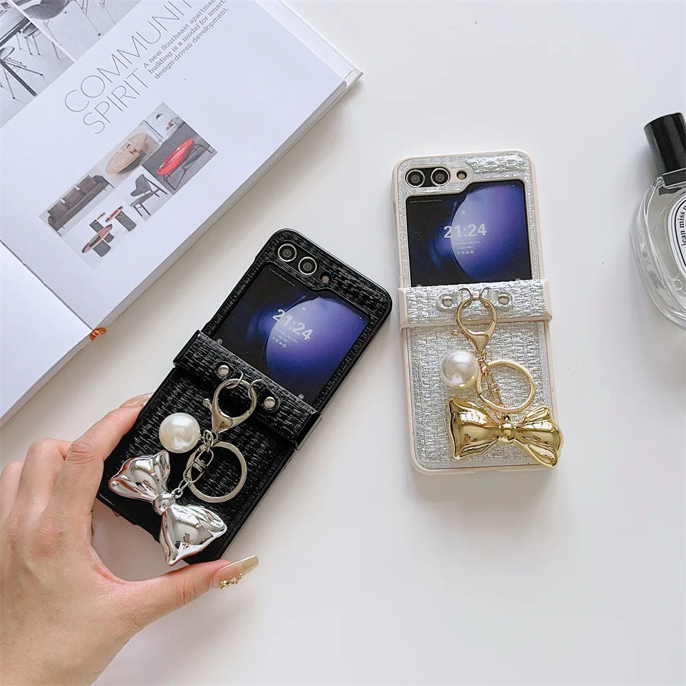 Elegant Silk Thread Texture Leather Phone Case with Gold Bowknot Pendants - Hard Hinge Protector