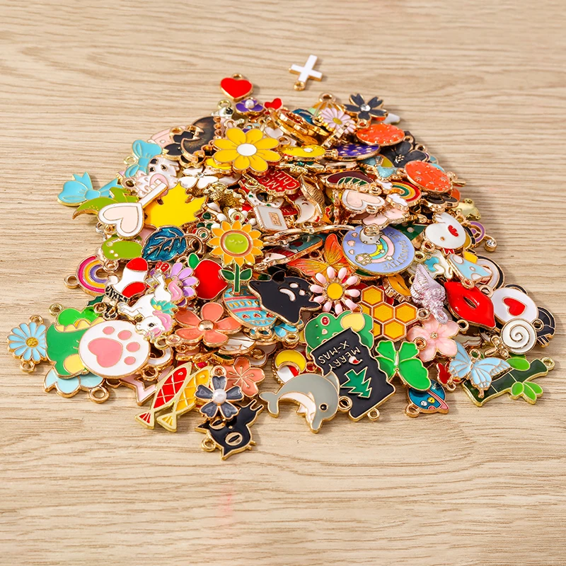 Tusember 5000 이상의 스타일 무작위 혼합 100pcs 하트 꽃 동물의 매력 보석 만들기 귀걸이 목걸이 DIY 액세서리