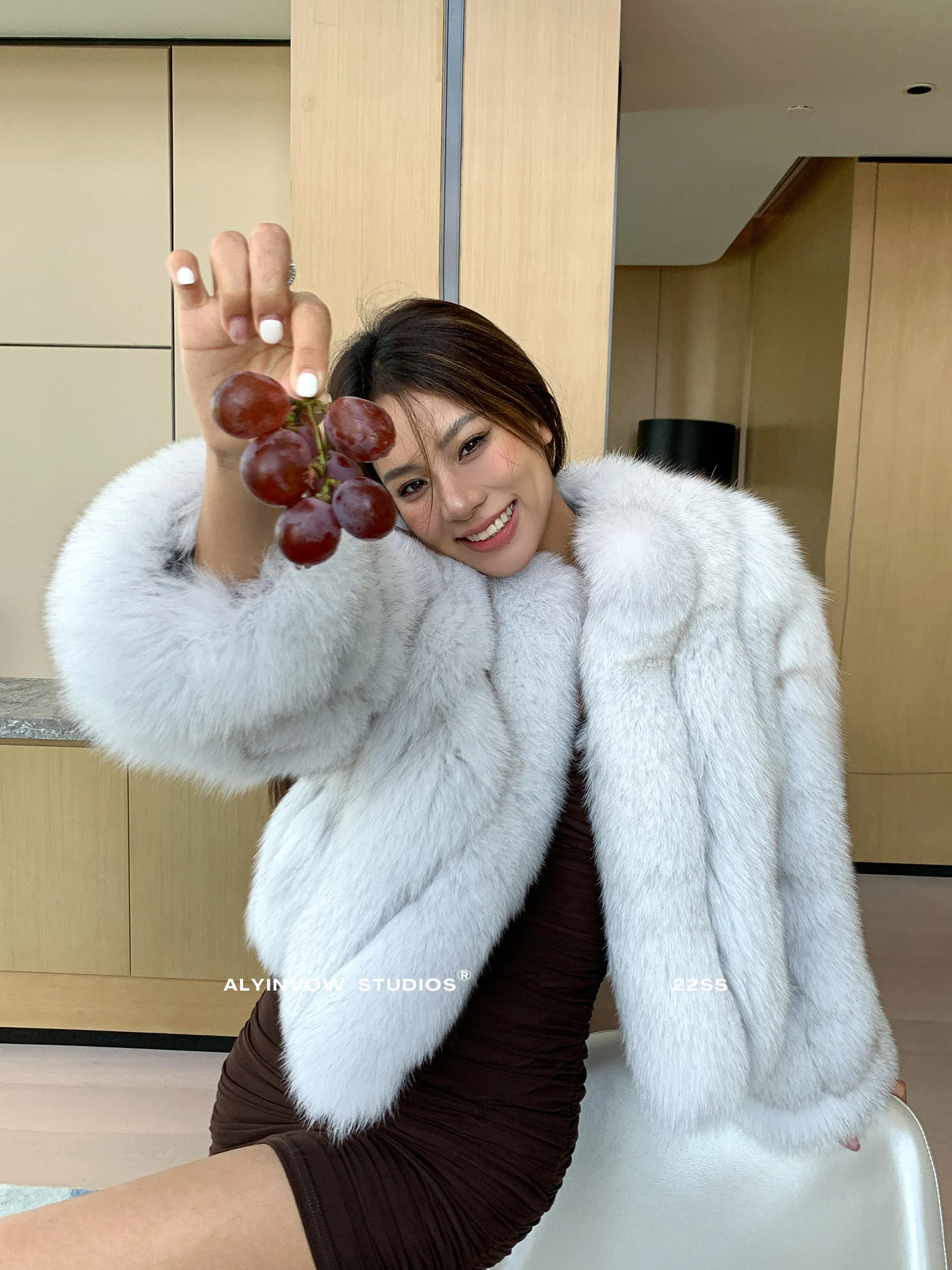 

2023 New vintage Women Round Neck Genuine Fur CoatThick Warm cropped genuine fox fur jackets Outwear AN03