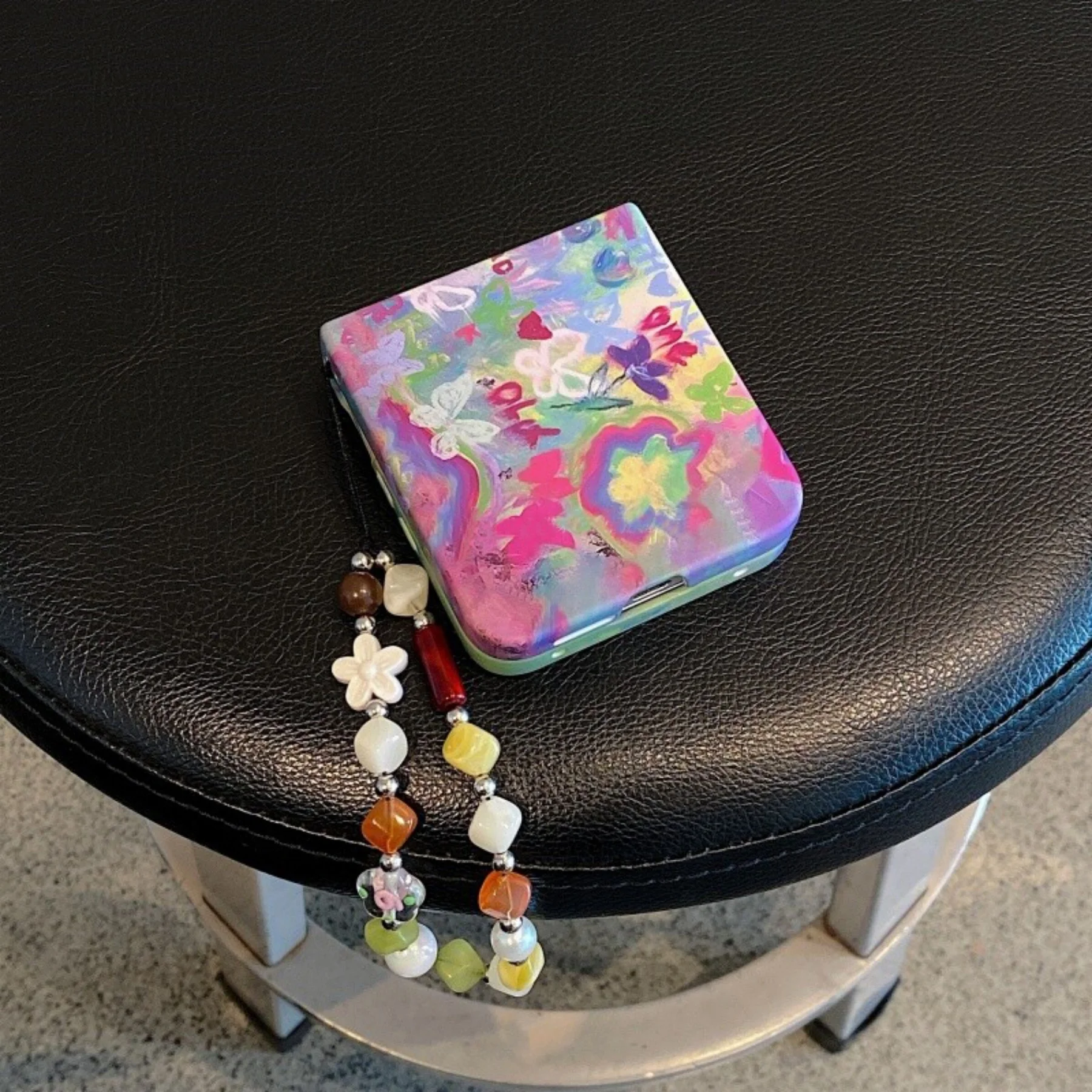 Charming Butterfly Oil Painting Phone Case with Floral Chain Design