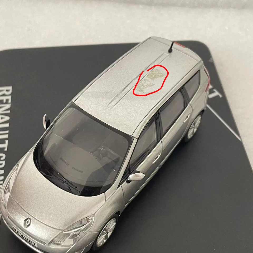 Miniature 1/43 Renault Scenic 4x4 Aigle - Universal Hobbies - Vert Métallisé