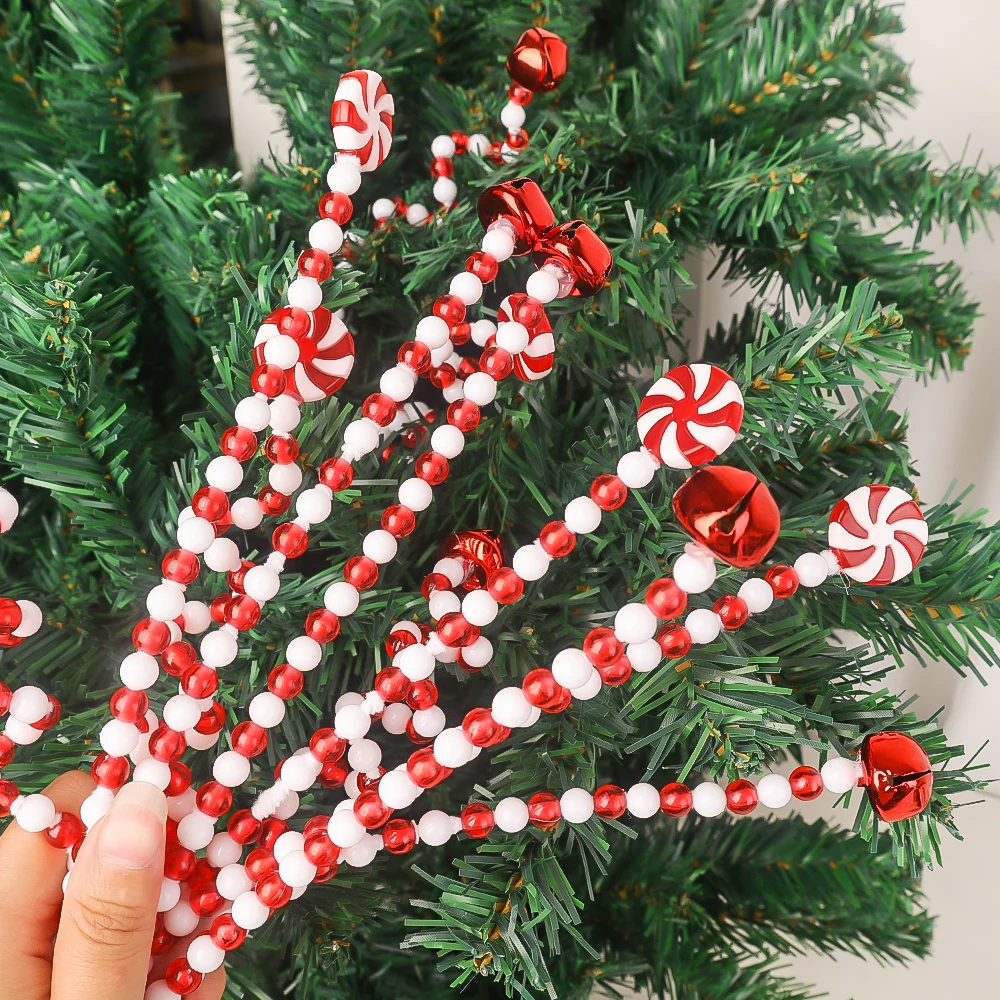 Albero Di Natale Dorato Fai Da Te Realizzato Con Perline E Ghirlanda Delle Perle Guida Sulla Foto Come Fare Un Decorativo Da Cartone Stelle Image132850559