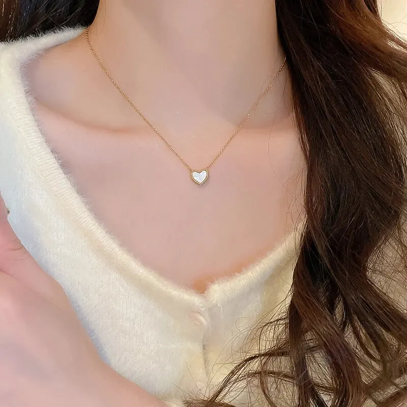 قلادة قلب من التيتانيوم الصلب للنساء ، مزاجه بسيط...
