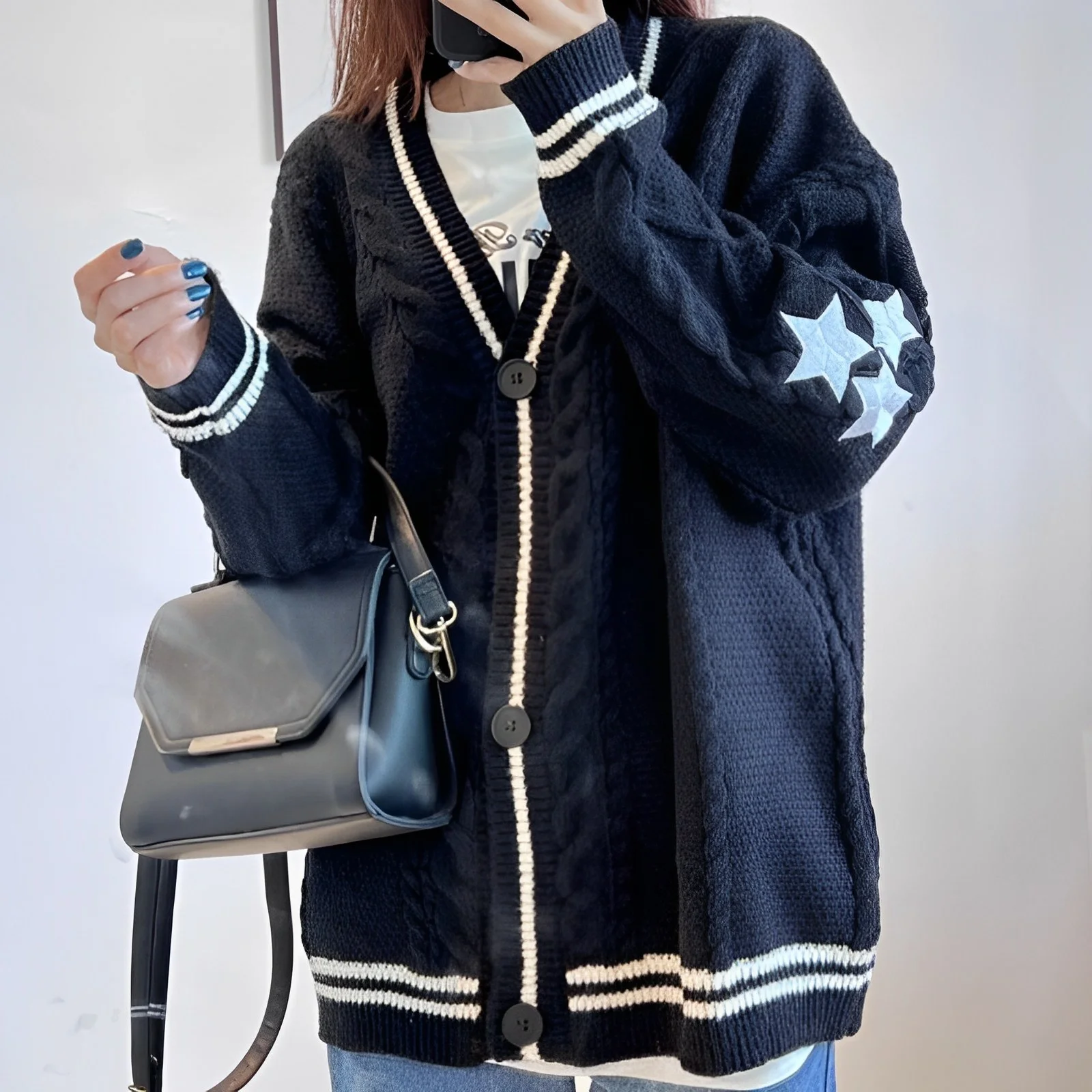 

2023 Fashion Midnight Warm Swift V-neck Knitted Loose Tay Women Star Embroidered Cardigan Lor Holiday Black Sweater Tops