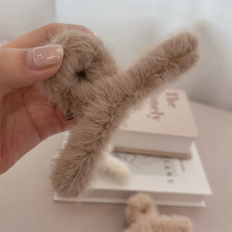E Plush Hair Claw