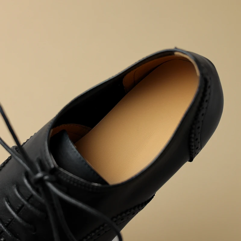 Women's New Spring and Autumn Square Headed Genuine Leather Carved Lace up Customized Large Low Heel Blake Single Shoes