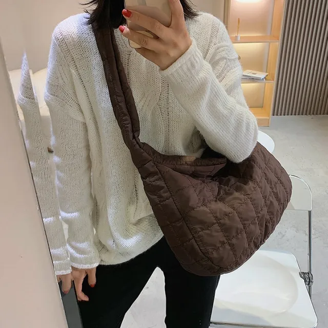 Woman's Luxurious Quilted Lattice Pattern Shoulder Bag