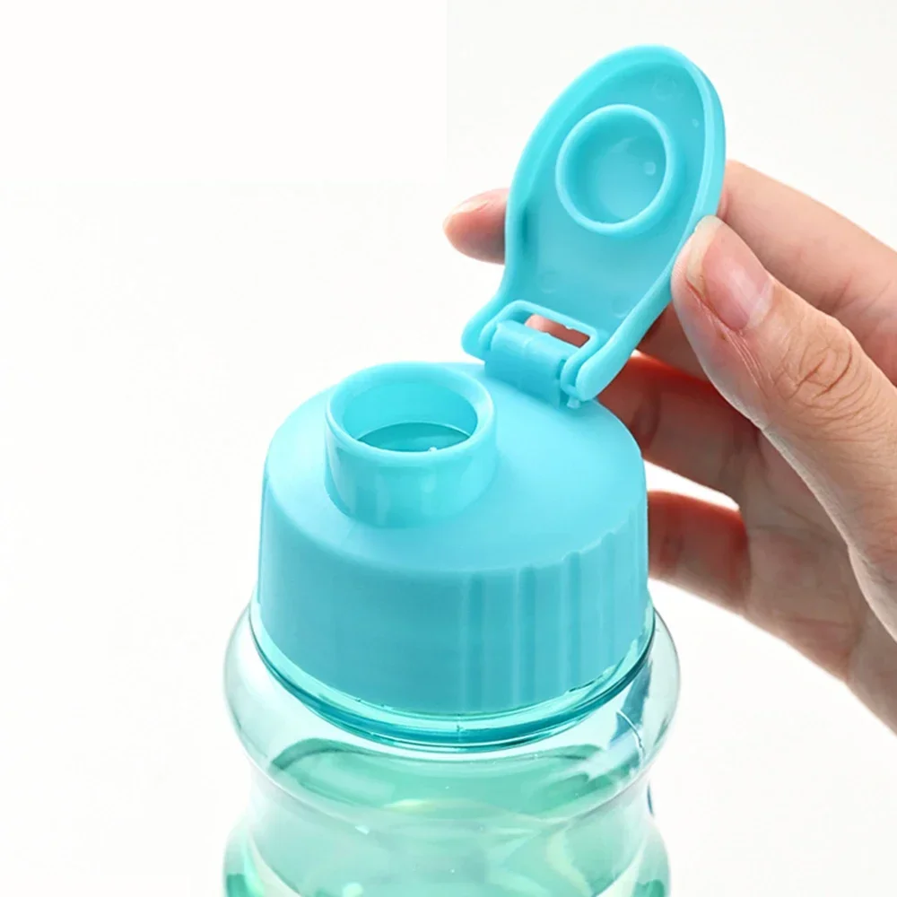 1pc 550ml Plastic Water Bottle Large Capacity Food Grade Portable Fitness Sports Outdoor Supply Transparent Pet Flip Cover