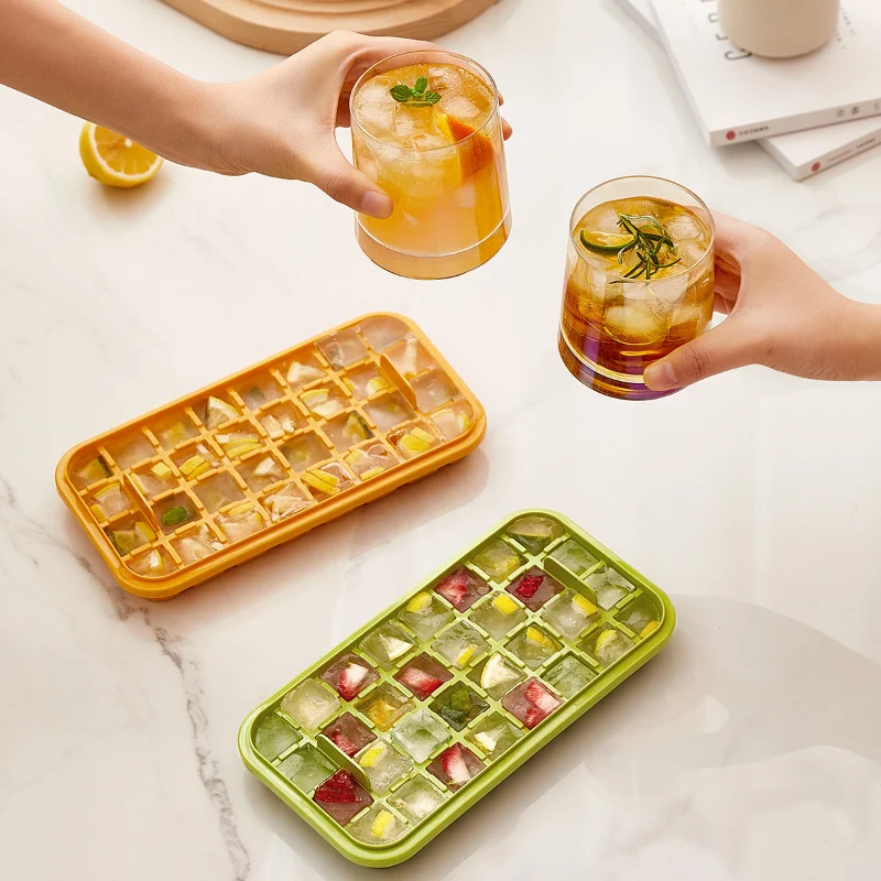 

One Click Press on The Ice Cube Mold, Self-made Frozen Ice Cubes, Square Lattice with Cover, Ice Box Set Kitchen Gadgets