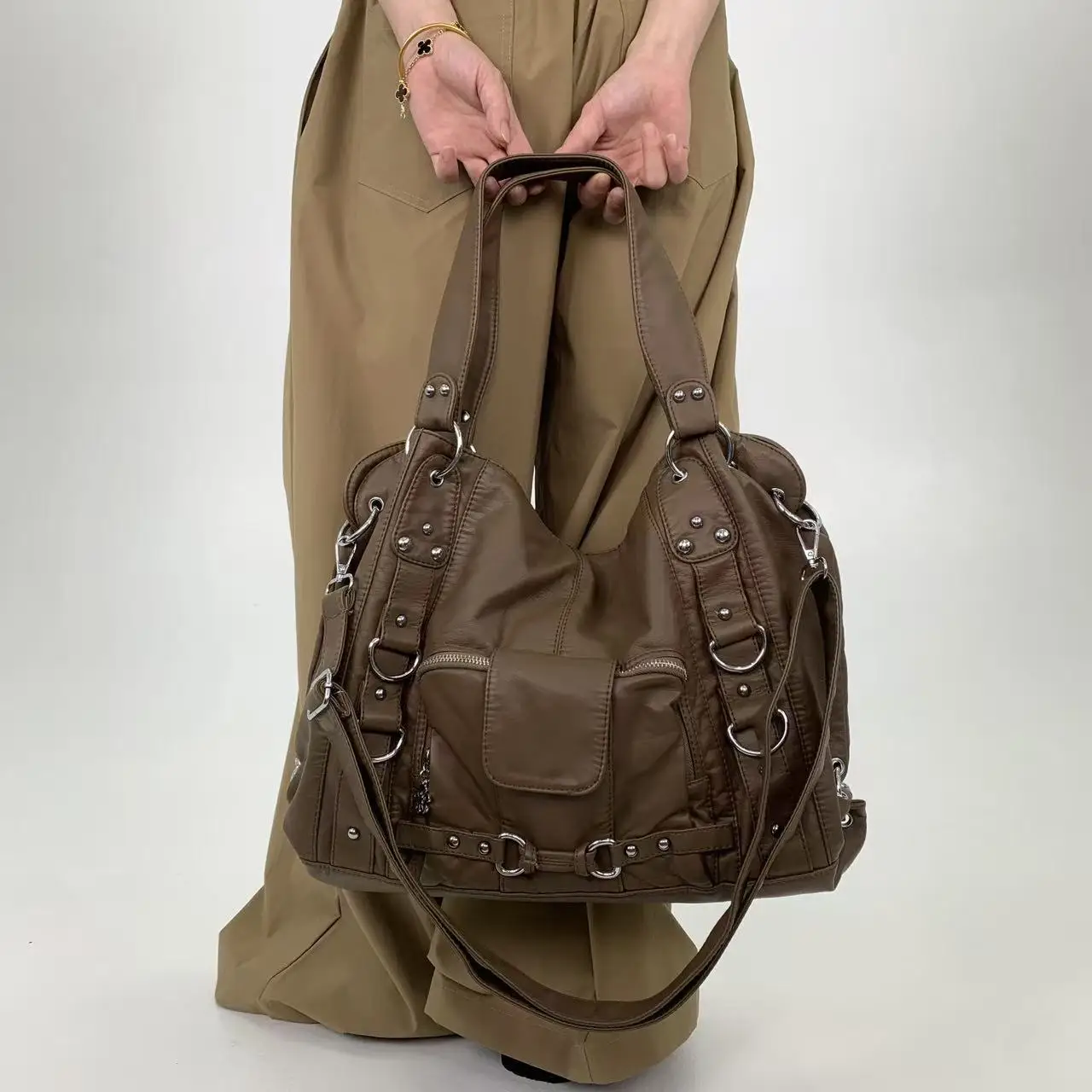 Y2K Fashion Street Personalisierte Damen-Einkaufstasche, große Kapazität, Retro-Umhängetasche aus reinem veganem Leder im Used-Look – Detail 24