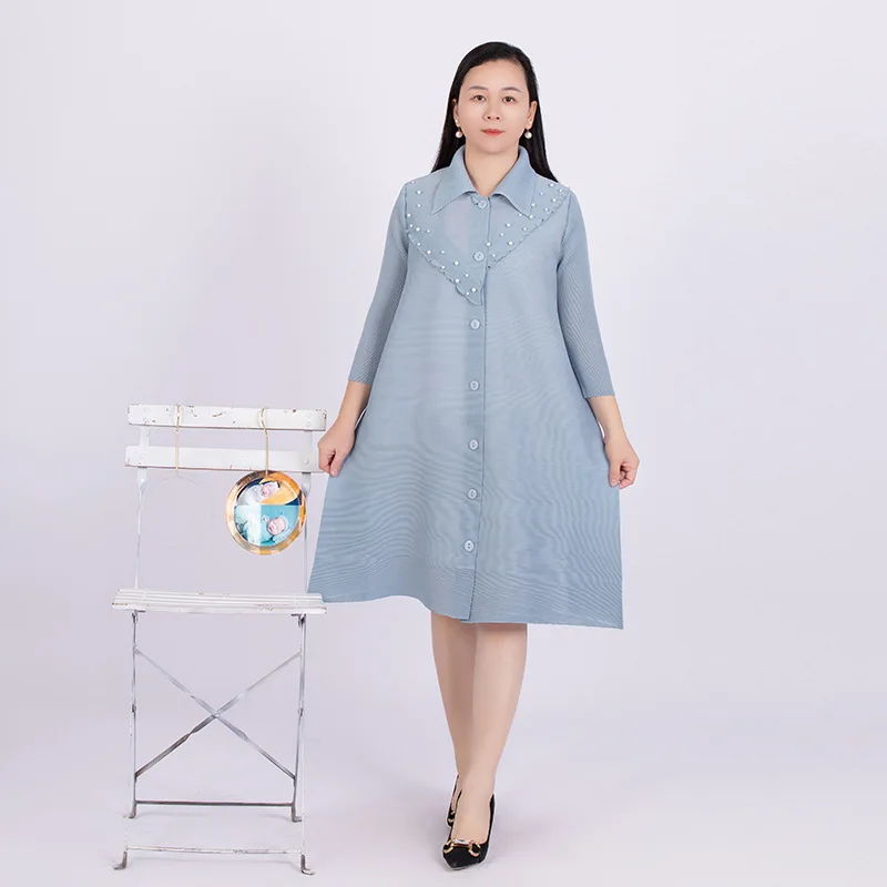 

2023 autumn new solid color nailed bead lapel casual loose large size pleated cardigan dress