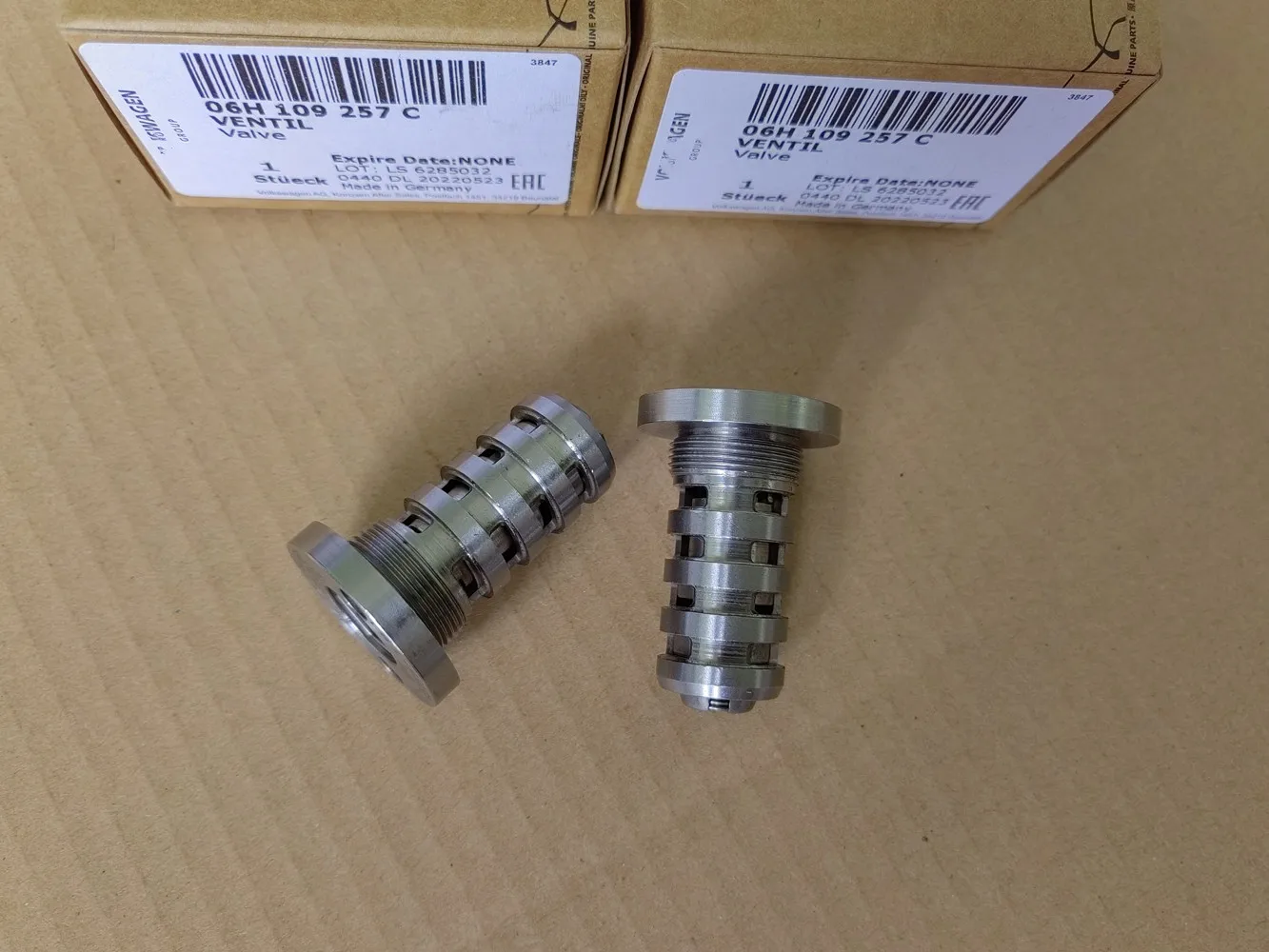 VVT Camshaft Adjuster Timing Gear 06H109257C 427000510 Camshaft Timing Control Solenoid Valve 06H109257A For VW Golf Passat Audi A4 TT A6 Q5 A5 EA888 1.8T 2.0T