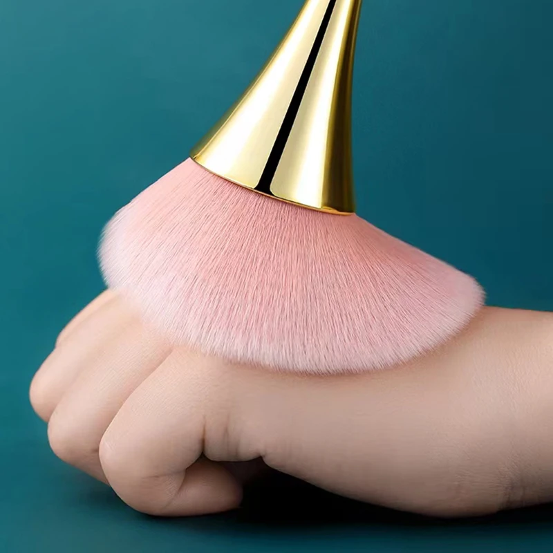 1 Piece of Makeup Brush