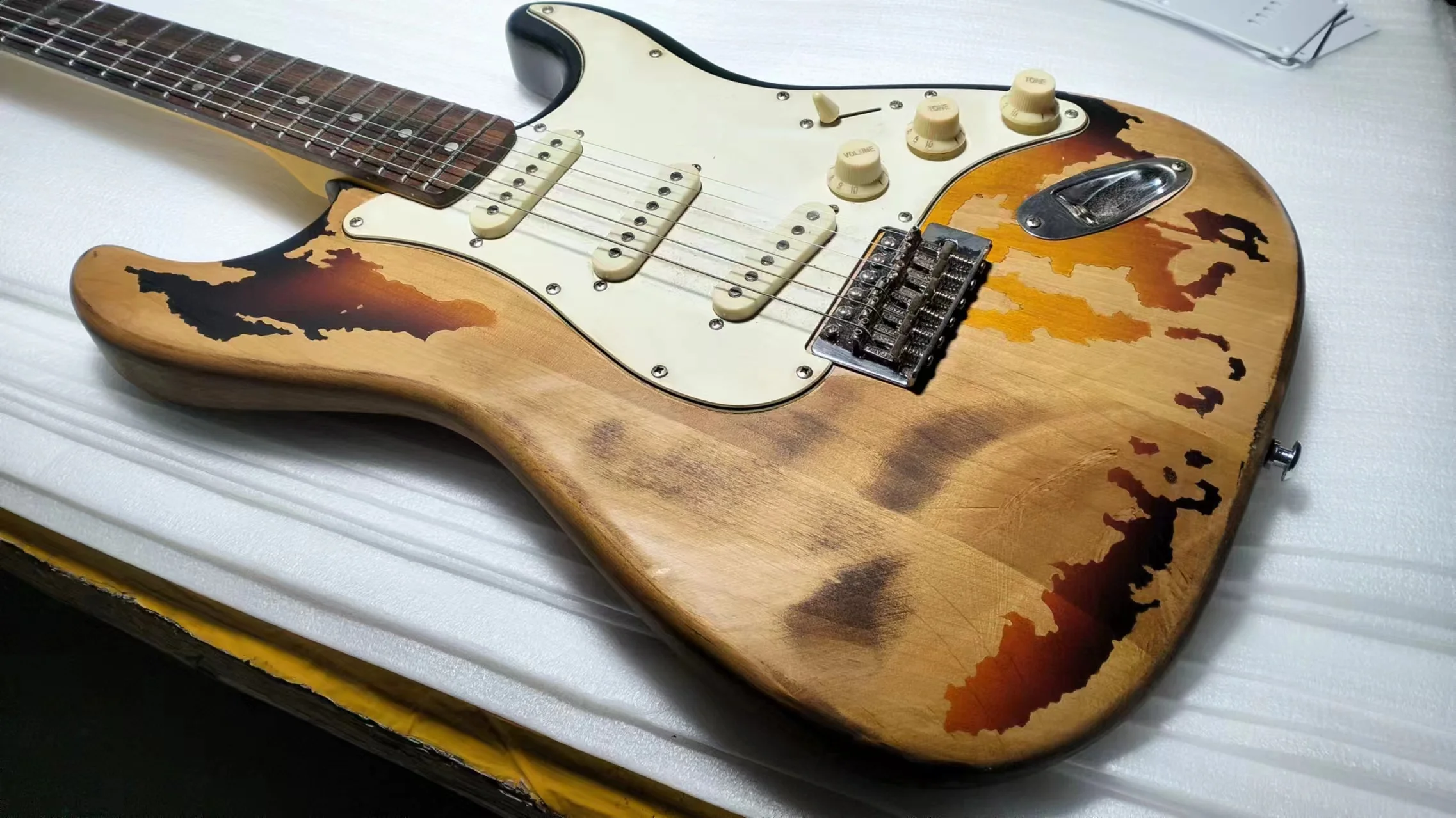 SHOP Classic Relic Style Rory Gallagher Tribute Relic Stratocast Electric Guitar Solid Alder body ping