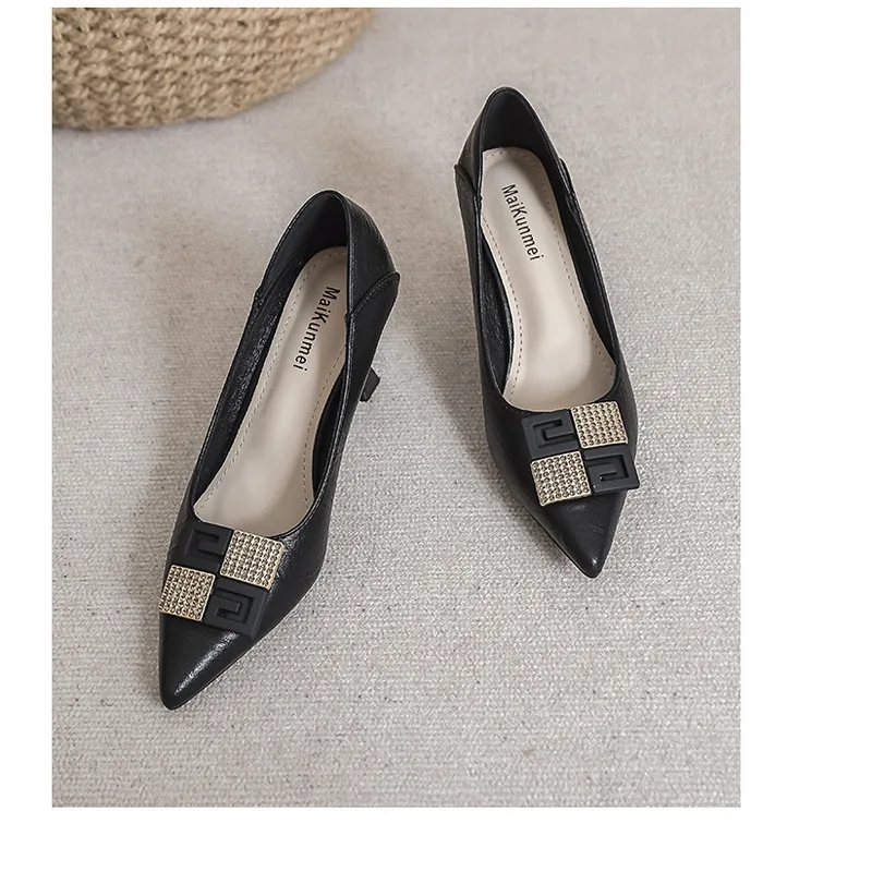 2024 Tidlige forårsnye højhælede, slanke hæle, spidse vanddiamantspænde, bløde læderarbejdssko_voghion.com