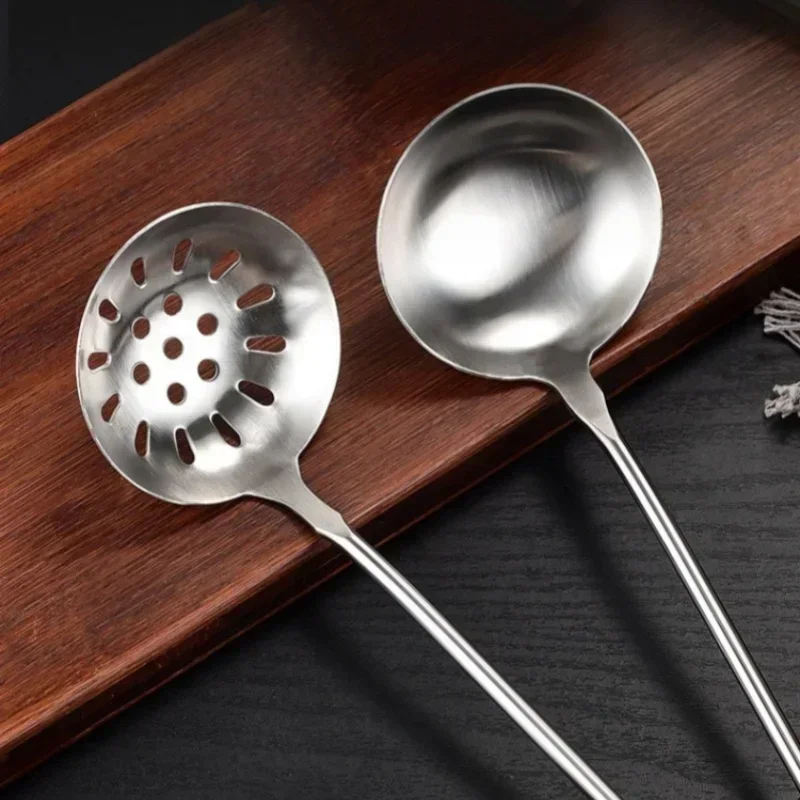 طقم أدوات مطبخ من الفولاذ المقاوم للصدأ 304 بمقبض خشبي، مجرفة، مصفاة، ملعقة شوربة، ملعقة أرز، ملعقة، أواني الطبخ