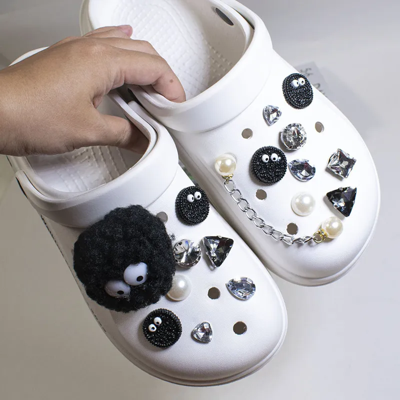 Cool Fur Ball CROC Charms Designer DIY Biscuit Shoelace Buckle for Sneaker Charm for CROC JIBS