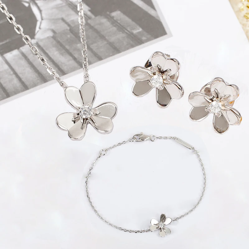 

European luxury S925 sterling silver romantic sweet clover four-leaf clover necklace exquisite women's high-end brand jewelry