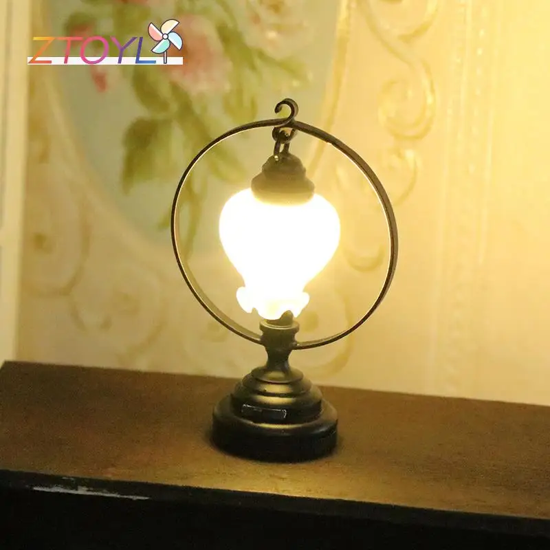 

1:12 миниатюрный зеркальный черный матовый Настольный светильник в форме цветка для кукольного домика, модель домашнего освещения, игрушка для декора мебели