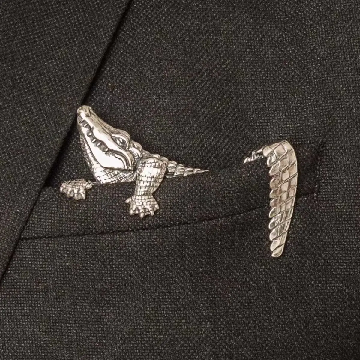 200001033:361188#Silver crocodile