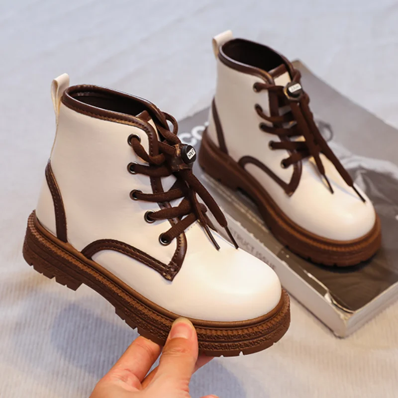 

Новые цветные короткие ботинки для девочек на весну и осень детские ботинки средней длины на толстой подошве модные Универсальные ботинки для выступлений