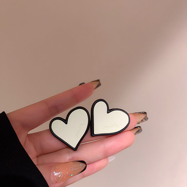 Black Painting Heart Stud Earrings Irregular Big Ear Studs for Women Female Vintage New Trendy Statement Women Jewelry