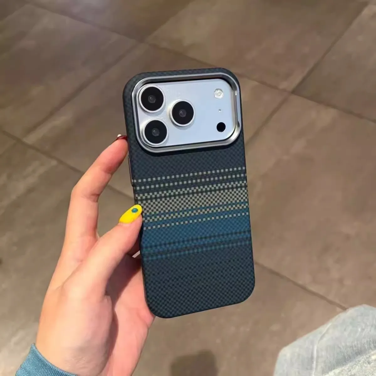 Sleek Carbon Fiber Texture Magnetic Armor Case with Alloy Camera Protection