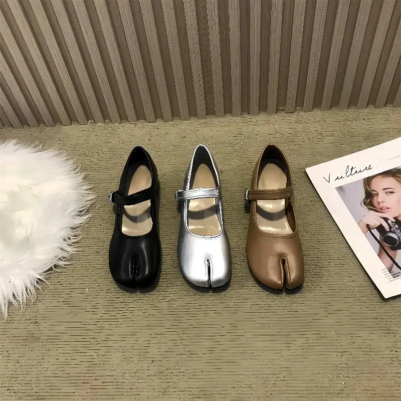 Pig trotters split toe shoes 2024 new western-style retro Mary Jane women's shoes, one line buckle single shoe ballet shoes