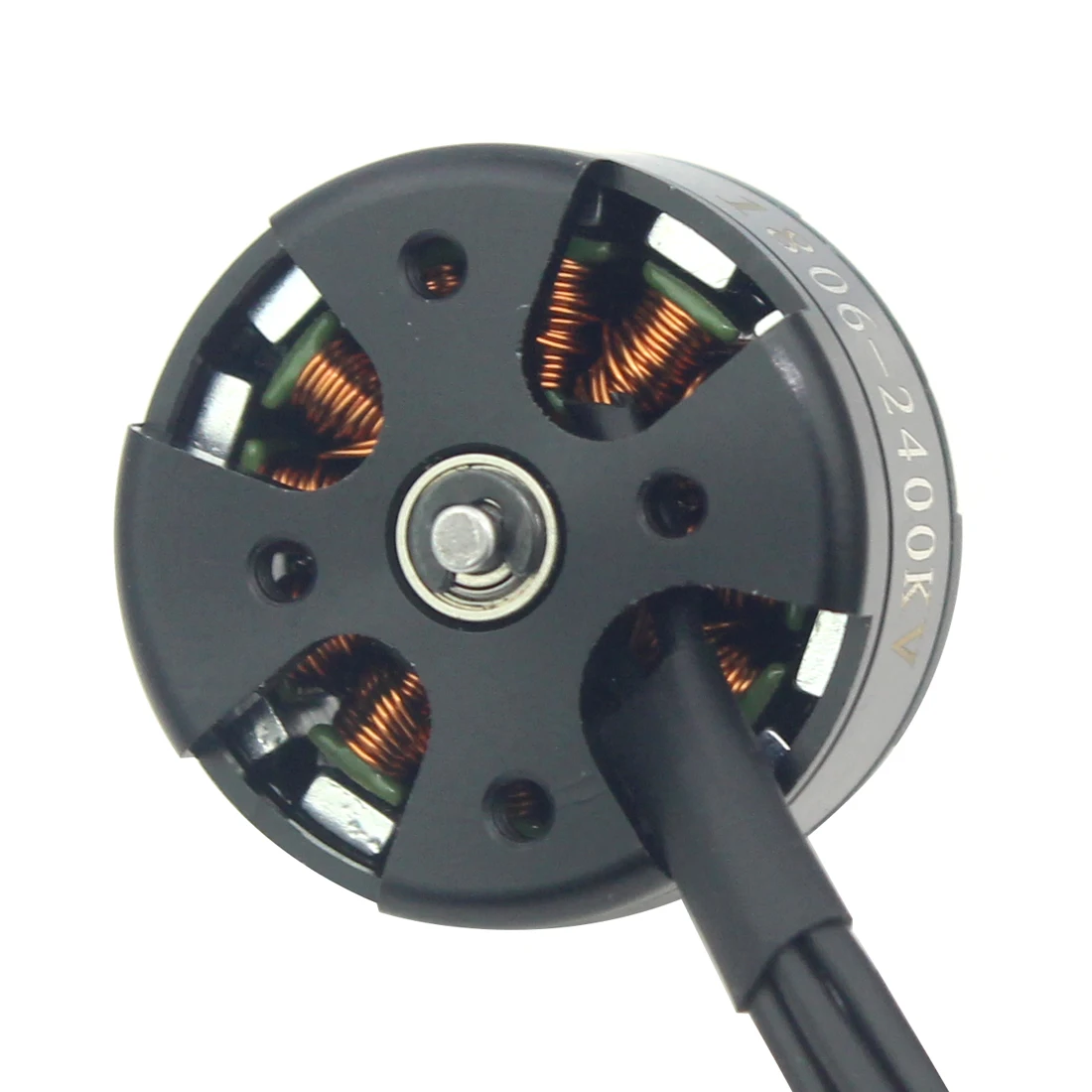 Moteur brushless 2205 2300KV monté sur un bras de drone FPV, prêt pour le vol
