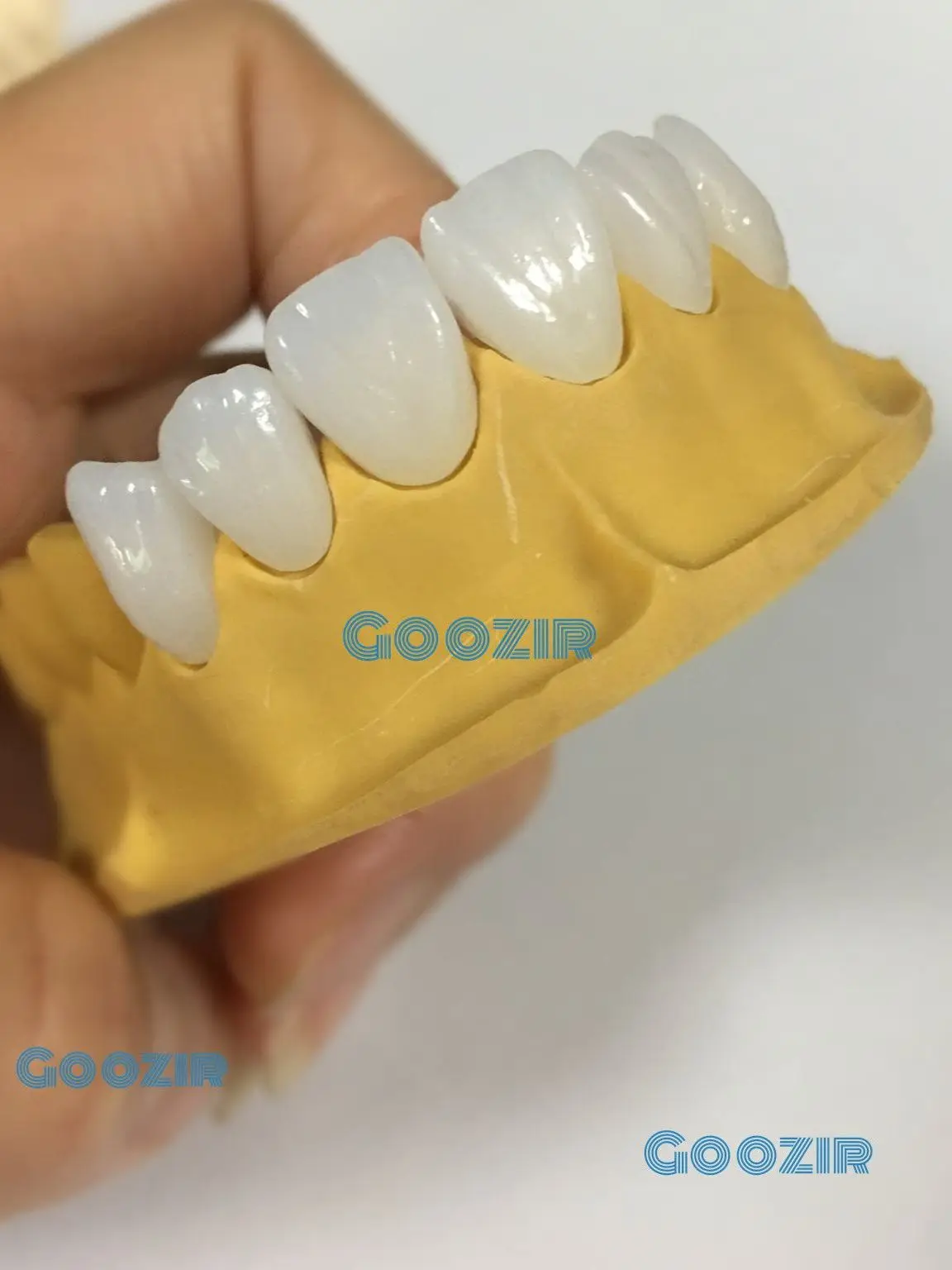 

Goozir Dentale Zirconio 3D Multilayer Zirconia Block 98mm Classic 16 Colors For Dental Technician Crown Bridge Restorat