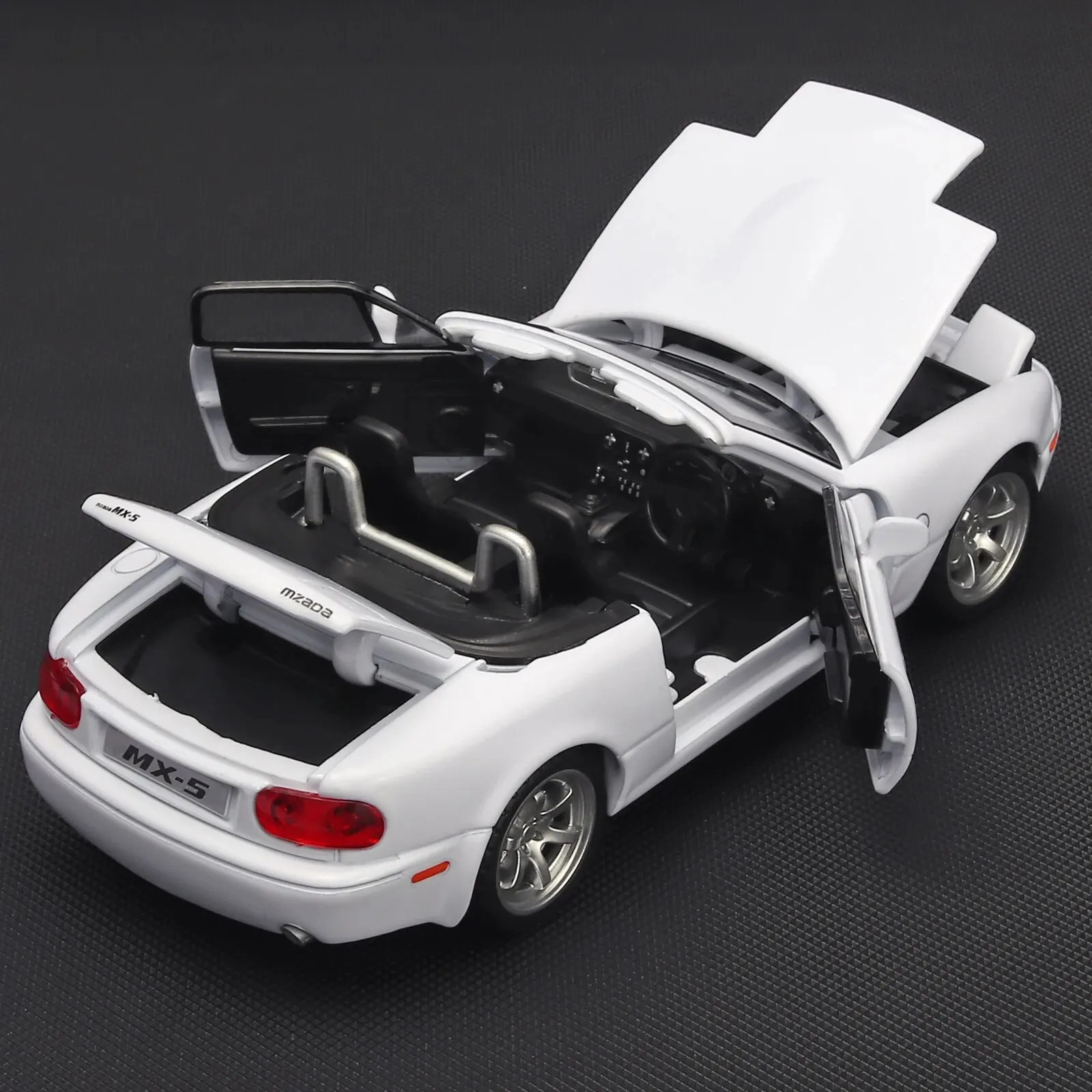 1:32 Mazda MX-5 Alloy Model Car - Multi-Purpose Gift Item