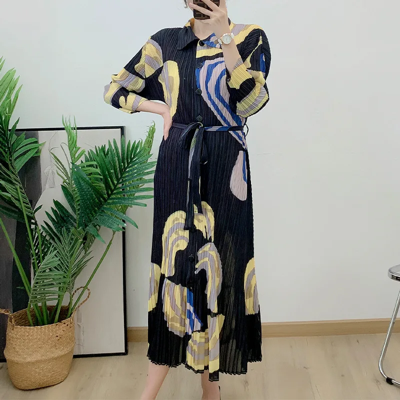 

Miyake Pleated Lapel Dress for Women In Autumn 2024 New Print High-end Loose Fitting, Waistband Tied Up Mid Length Dress
