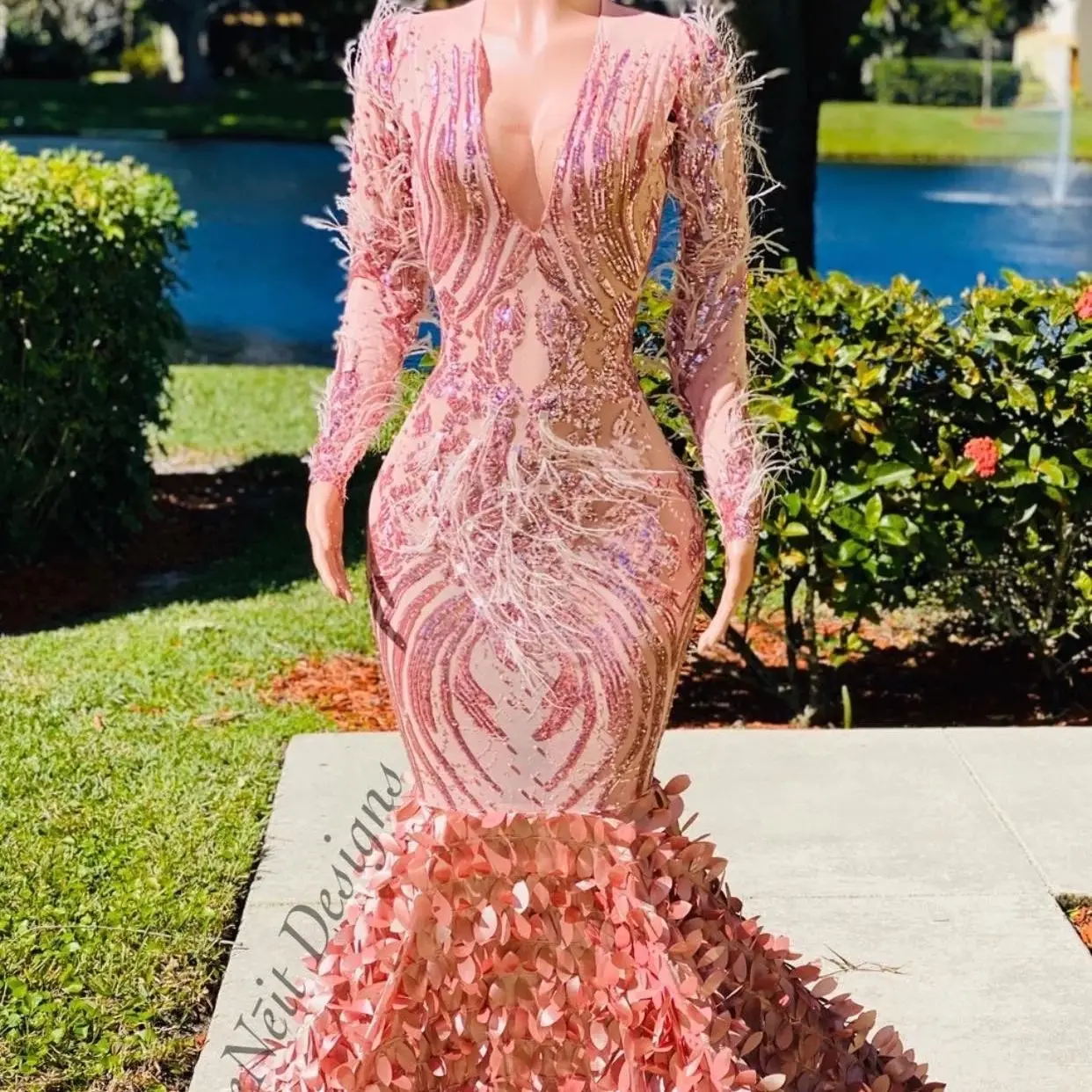 

FATAPAESE Blush Pnk Prom Dress Sequin Material Design V-Cut Neckline Full Back Zipper Closure in Back Train Gown Special