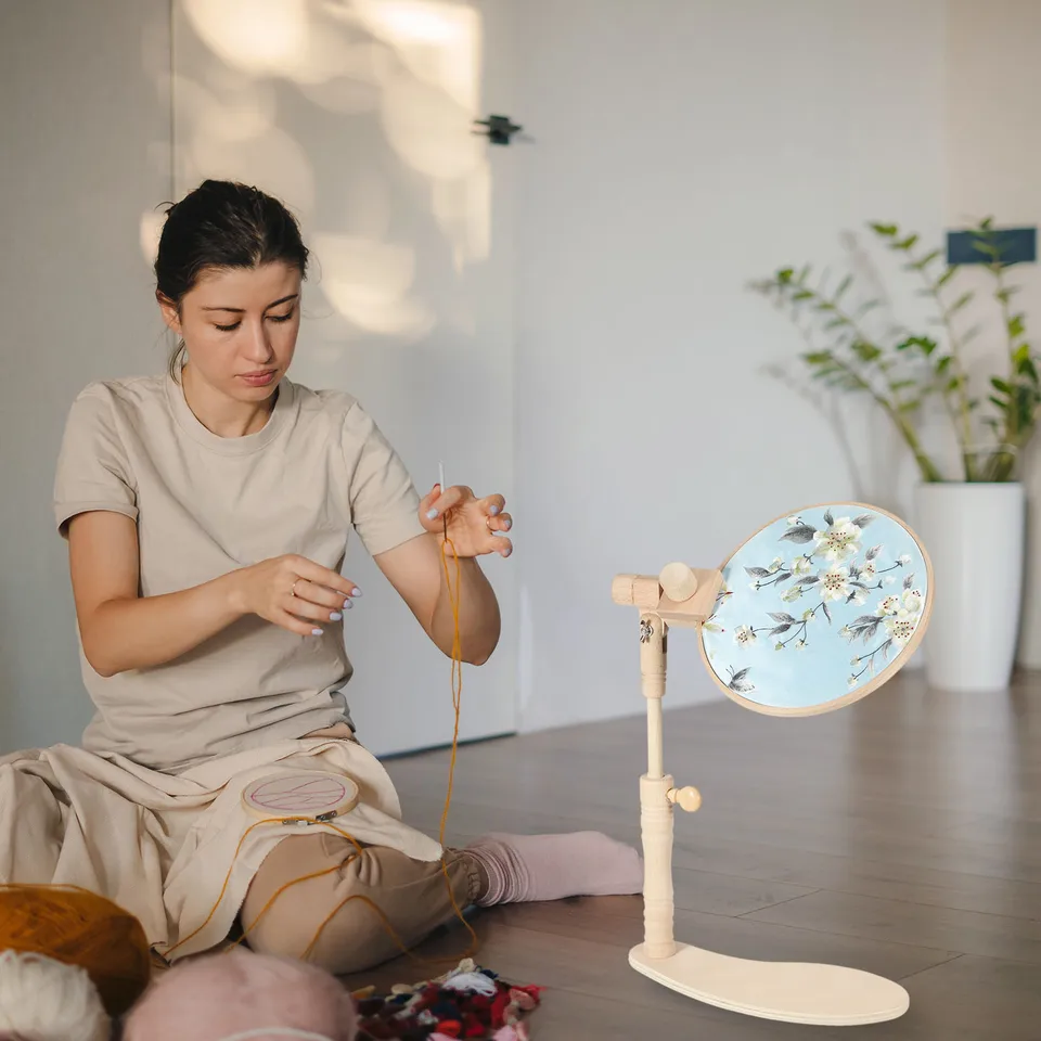 クロスステッチクラフトフレーム、調節可能な裁縫フロアフレームクロス