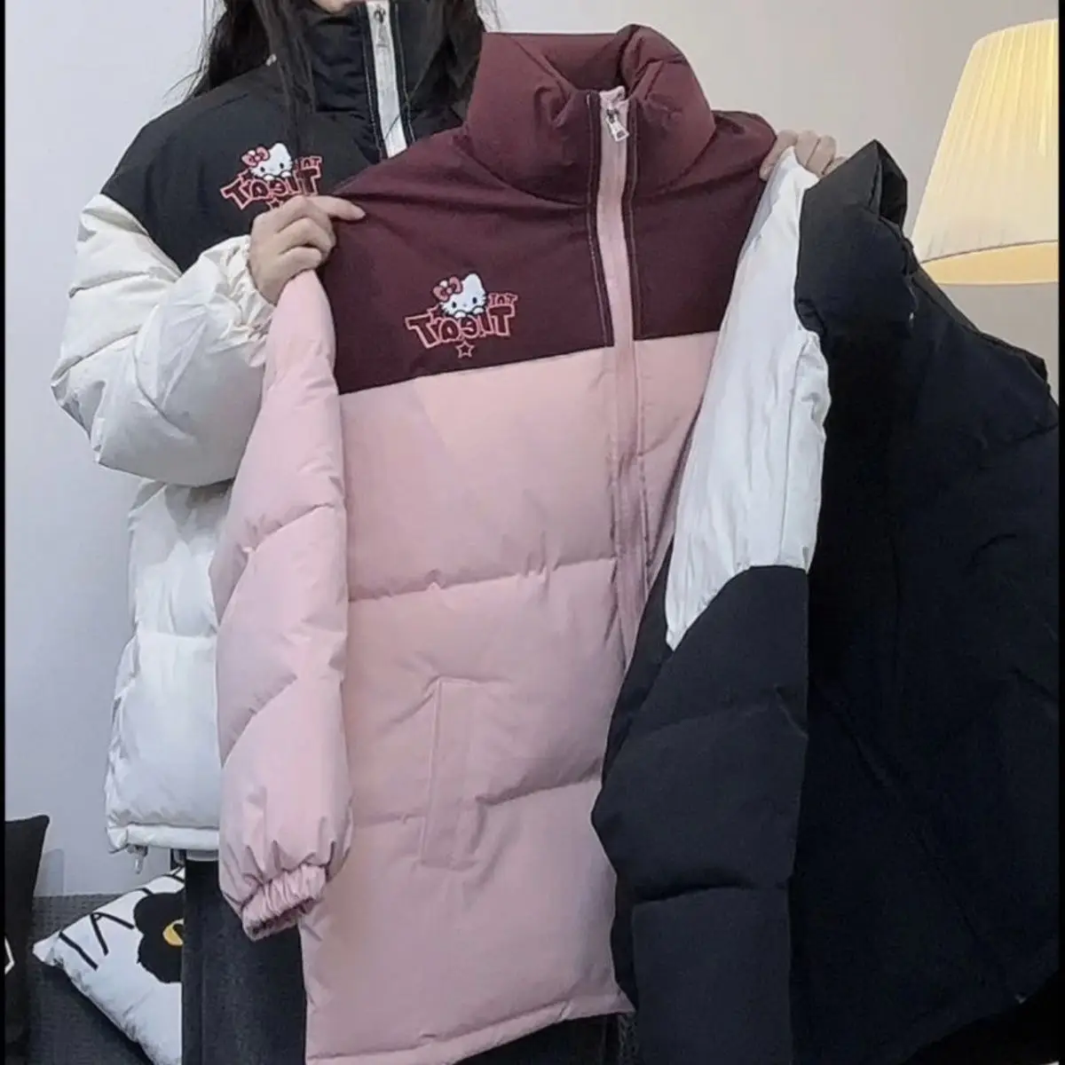 

Цветная подходящая к цвету одежда с мультяшным Hello Kitty, удлиненный теплый пуховик, свободное зимнее пальто для пар, студентов