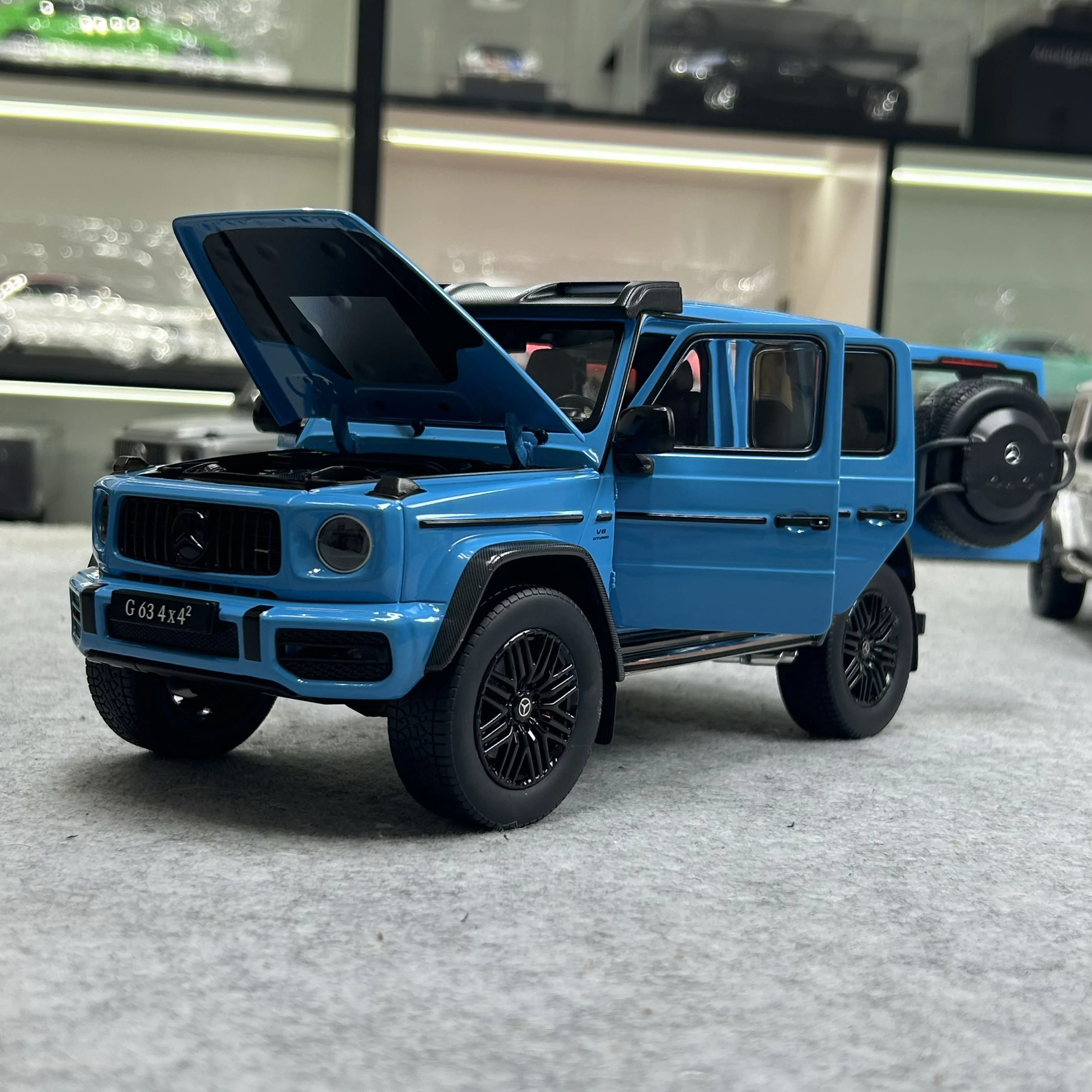 ISCale-メタリックカーモデル,ベンツg63,4x4 SUV用の1:18スケール,静的