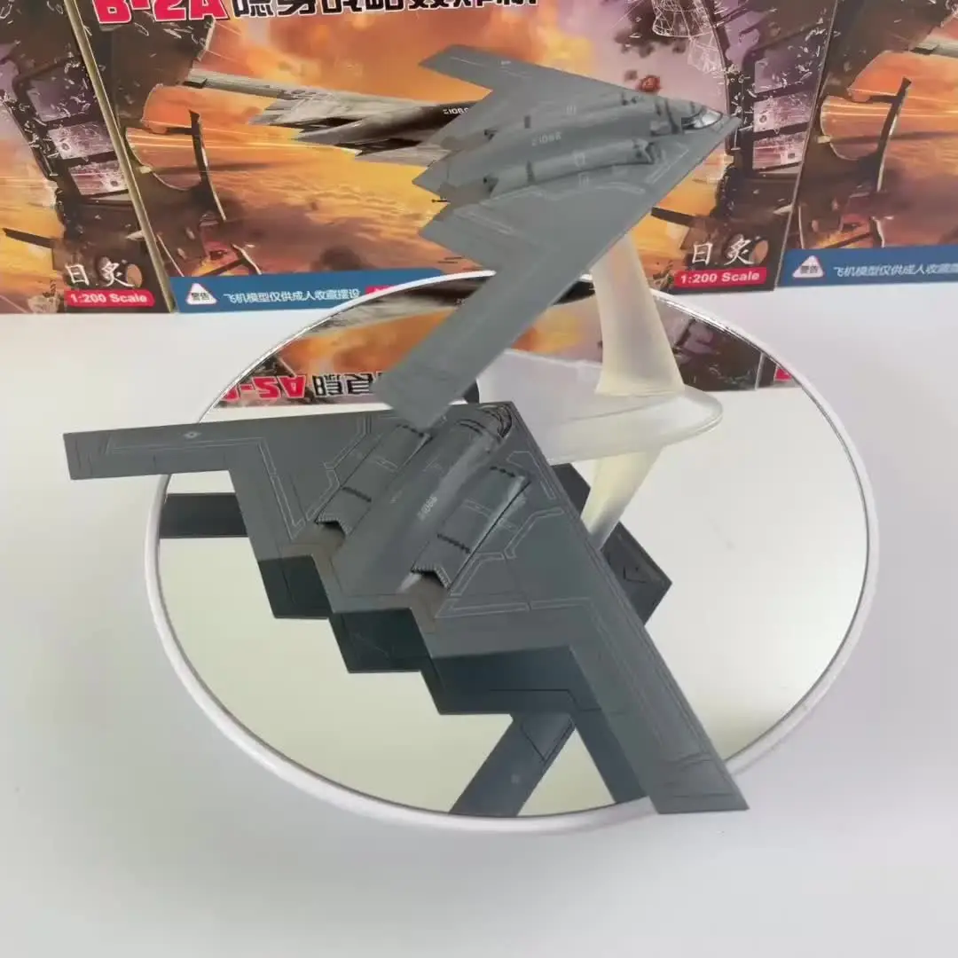 USAF B-2A Spirit Stealth Bomber With AGM-158 Missile Model Collect -UA72214