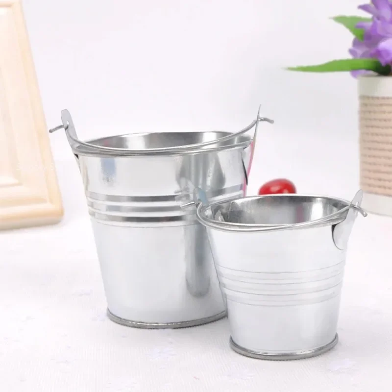 1pc Mini Metal Iron Flower Pot with Handle Hanging Balcony Garden Office Planter Mini Bucket Candy Basket Home Decor